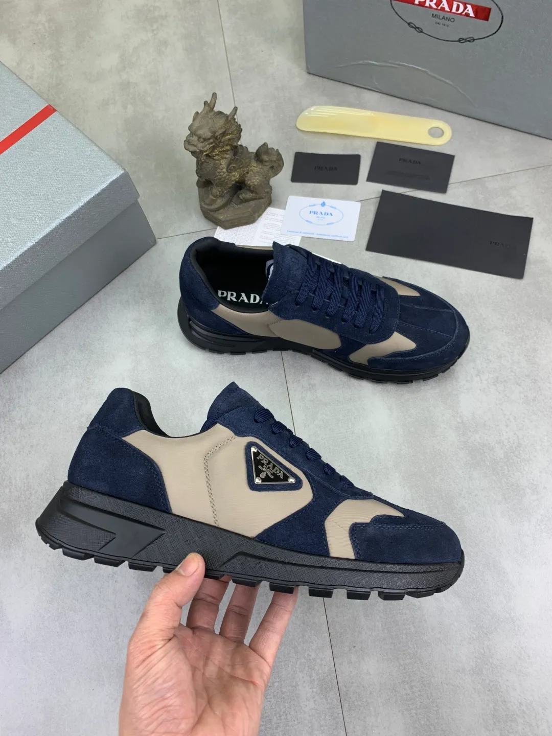 Men's shoes P560 💰 [New style] popular models are on the official website, 🆘 The trendy brand (Prada) mainly promotes popular models, avant-garde and versatile fashionable men's shoes private version mold opening, cowhide surface splicing 1:1.. Fashionable and simple, original imported cowhide lining cowhide feet; the atmosphere and personality are more fashionable, eye-catching and pursuing class. It will subvert the old ideas and be a must-have for fashionistas who want to spend time with you! Must keep it! Tall and comfortable, large and low, high-end quality workmanship. Code number: 38-44 (45 customized) 5️⃣ colors available.